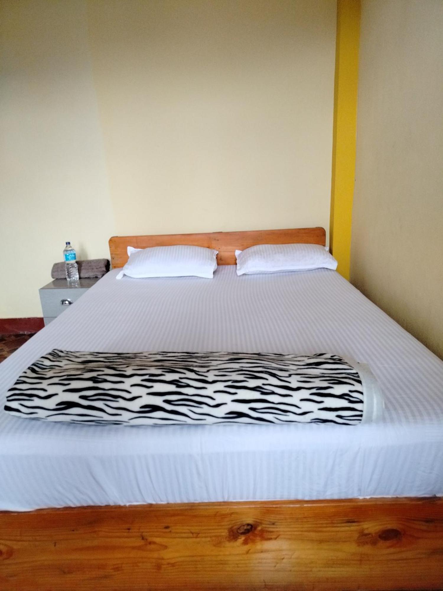 Community Holiday Inn Panaoti Esterno foto