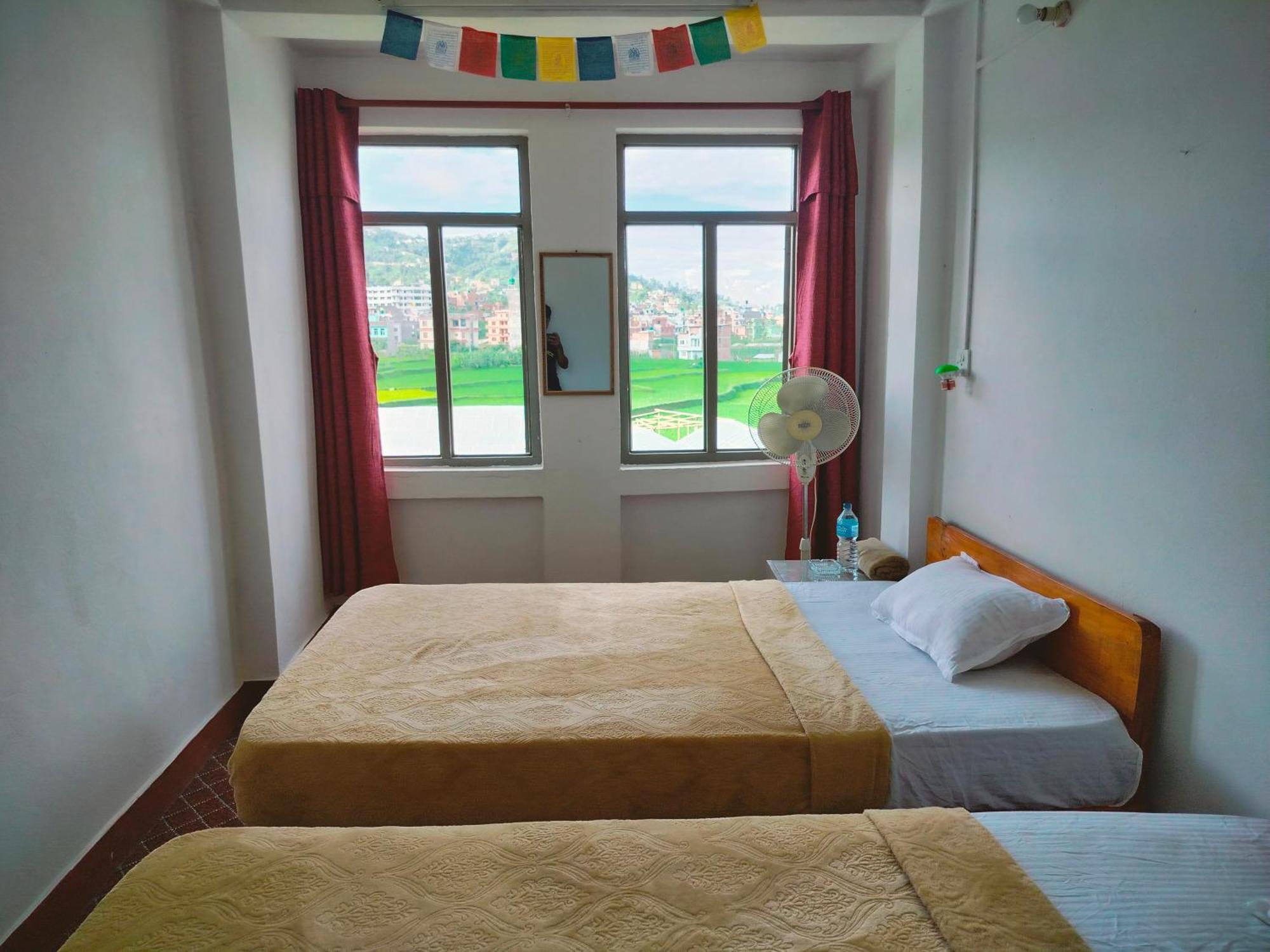 Community Holiday Inn Panaoti Esterno foto