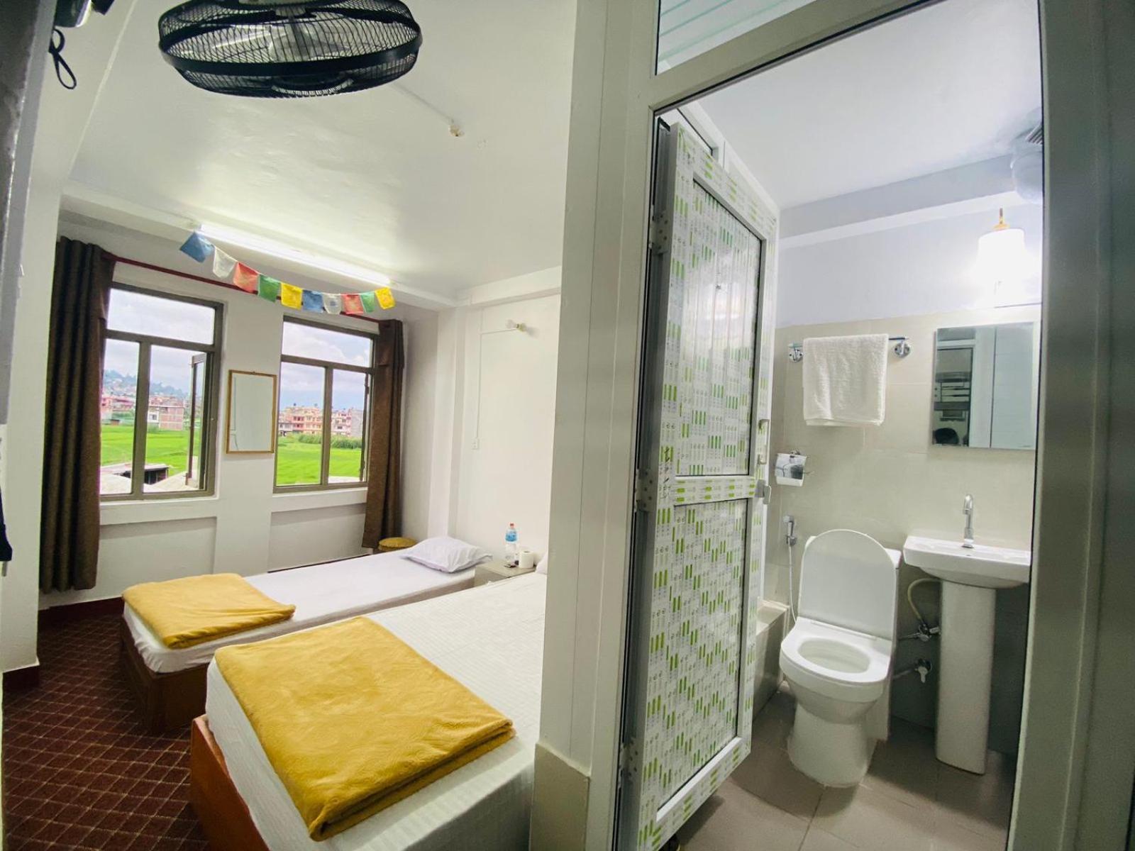 Community Holiday Inn Panaoti Esterno foto